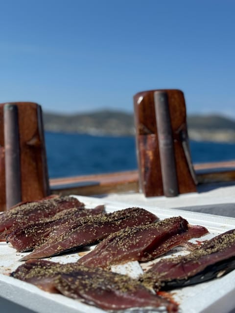 Paros: Highlights Tour with Fishing & Tasting in Naoussa - Crew Energy: Thanasis Sarris and a Hands-On Staff