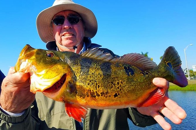 Peacock Bass Fishing Trip in Boynton Beach - The mid-day break: waterfront outpost with restrooms, food, and live music