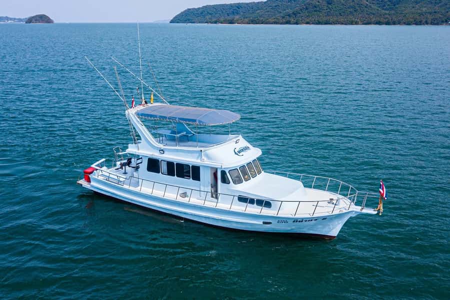 Phuket: Game Fishing and Trolling Boat Trip with Lunch - Racha Yai trolling: the run that decides the mood