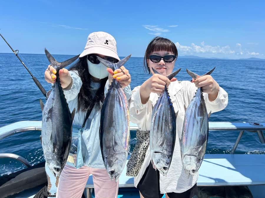 Phuket: Racha Island Fishing and Snorkeling Boat Tour - Lunch on board at Racha Yai: why it feels like a reset