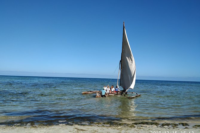Pongwe Dhow fishing - Entering Pongwe Bay on a traditional dhow
