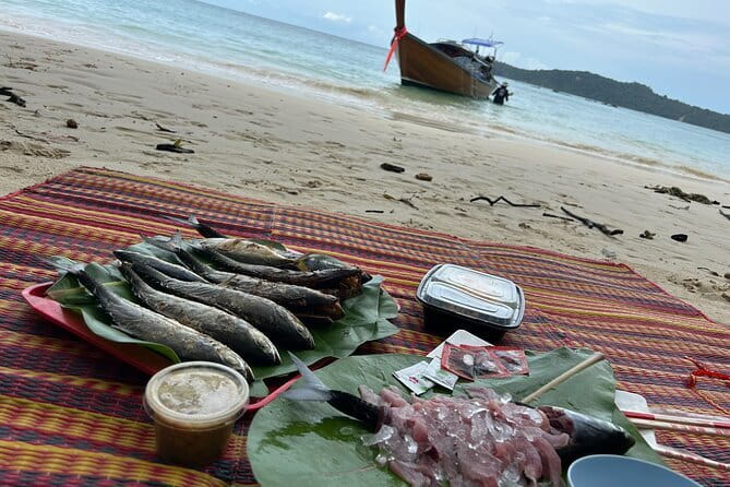 Private Experience with Fishing, Barbeque, Sashimi and Snorkeling - Fishing part: catching small and big fish, with all gear handled