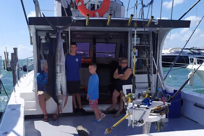 Private fishing charter Boat 48ft 12 pax Good Marlin and Sailfish - Marlin and sailfish hunting: trolling up to 35 miles offshore