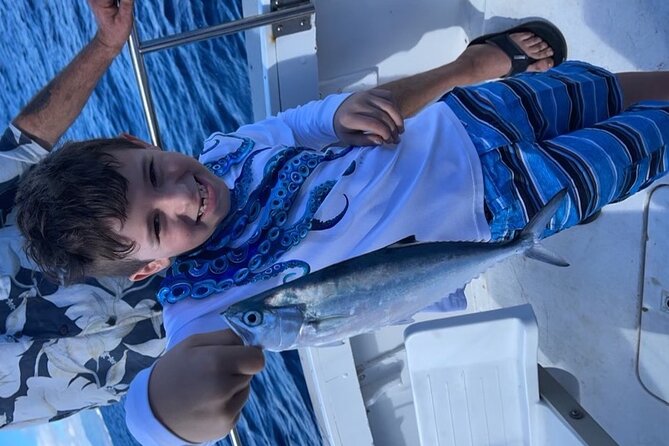 Private Fishing Charter for Family and Friends in Honolulu - How a 2-hour private bottom-reef charter actually plays out