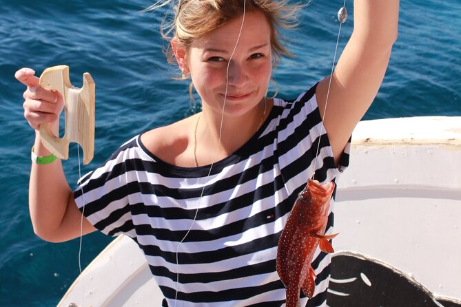 Private Fishing Full Day Boat and Snorkeling Sea Trip -Hurghada - Landing the day with lunch: seafood buffet on board (and why it matters)