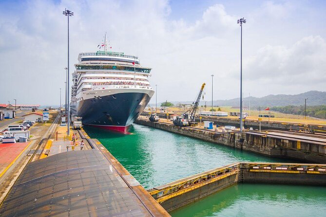 Private Fishing & Scenic Cruise – 27ft Proline | Panama Bay - Stepping into the canal-world from a Panama Bay marina