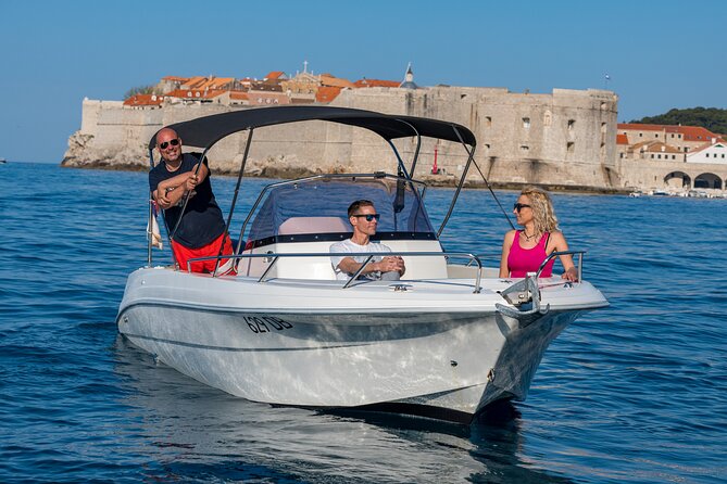 Private fishing tour - Comfort on the water: heat, time, and moderate fitness