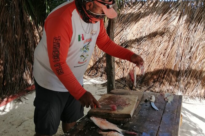 Private Fishing Tour in Holbox Island with Lunch and Pick up - Dolphins and marine life: a bonus, not a substitute for good fishing