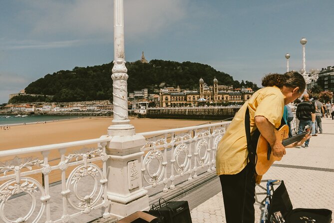 Private Tour San Sebastian & Getaria Fishing Village From Bilbao - Zarautz viewpoint: the 30-minute payoff break