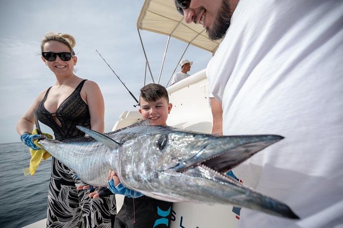Private Yacht Ultimate Fishing and Snorkeling Adventure - 6 Hours - Stop 1 at El Arco: sea lions, photos, and a quick hit of Cabo icon