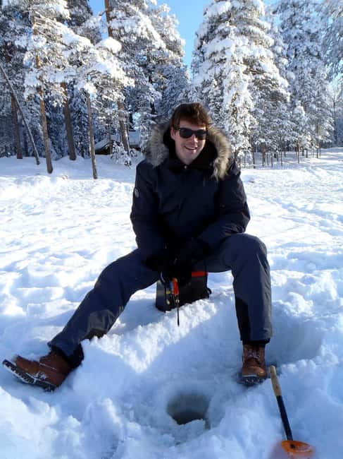 Pyhä: Ice Fishing Experience at Frozen Lake - Waiting for bites: patience, rod control, and the thrill when it happens