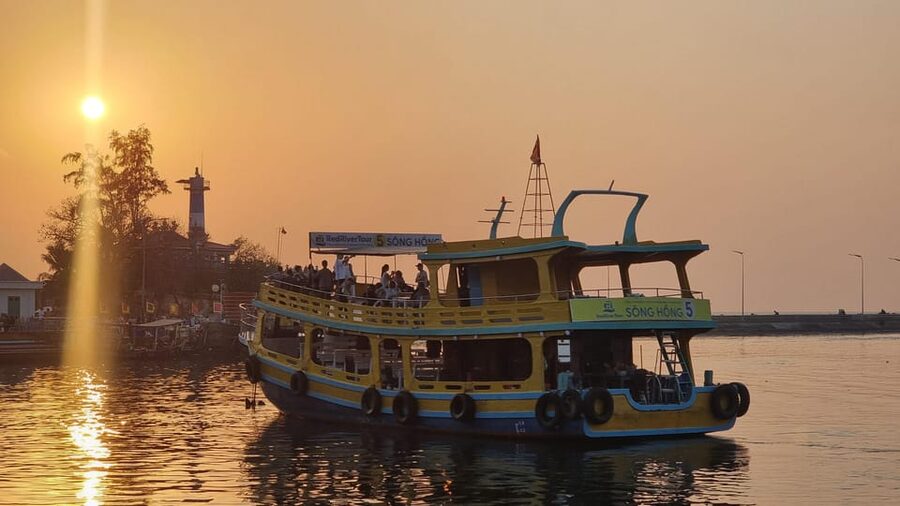 RedRiverTours - Enjoying Sunset & Night Squid Fishing - Sunset + squid fishing on a Phu Quoc night: the real vibe