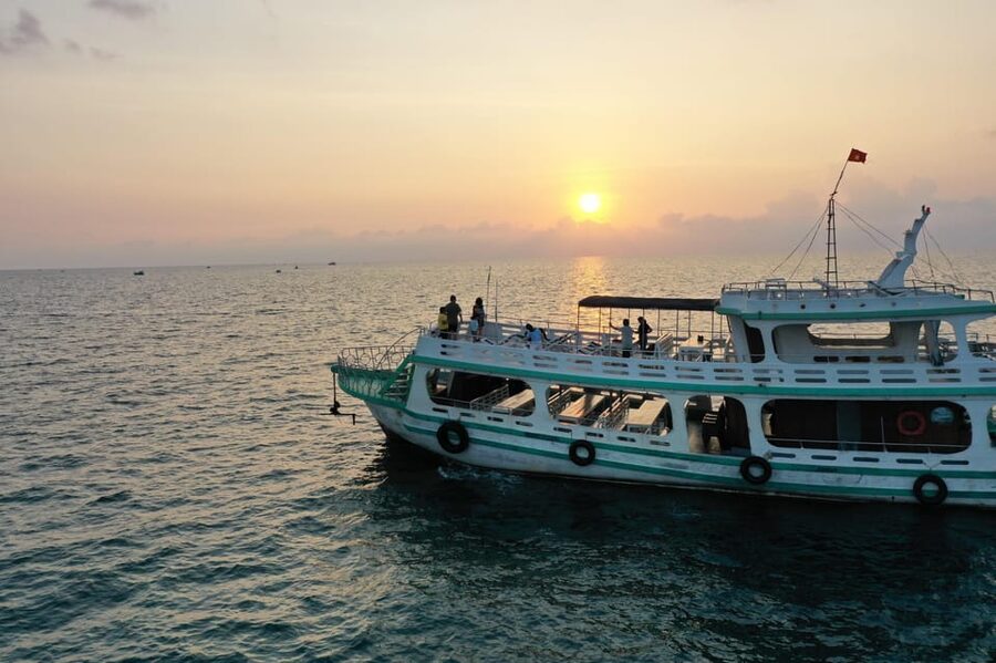 RedRiverTours - Enjoying Sunset & Night Squid Fishing - Night squid fishing: equipment, technique, and patience