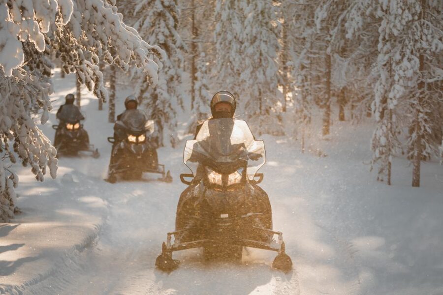 Rovaniemi: Electric Snowmobile Safari Tour with Ice Fishing - Electric snowmobiles on Lake Lehtojärvi: the main event