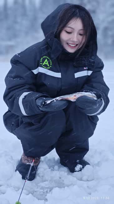Rovaniemi: Ice Fishing Trip with Snacks and Drinks - Warm winter gear that actually lets you function outside