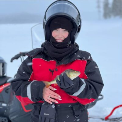 Saariselkä: Ice Fishing Tour to Lake Inari, reindeers& lunch - Ice Fishing Basics on Inari: Rods, Worms or Maggots, and Real Instructions