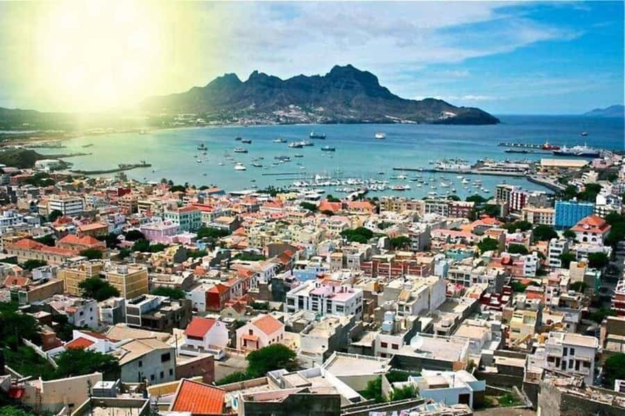São Vicente: Markets, Mountains, Fishing Villages & Beaches - Mindelo city center and market: where the island starts