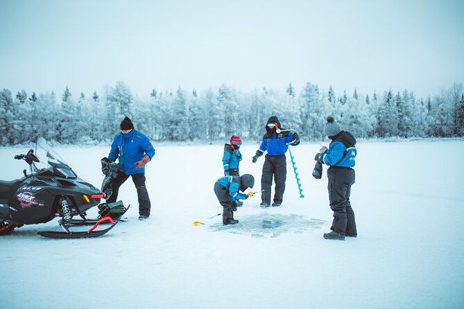 Snowmobiling and ice fishing in Apukka Resort, Rovaniemi - Bonfire tea and the practical “keep going” moment