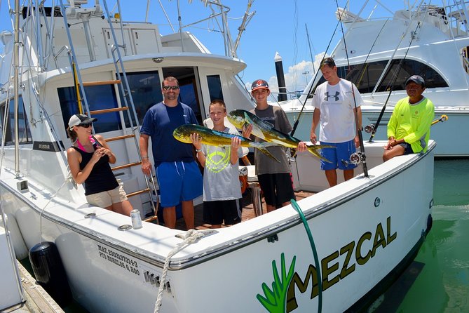Sport Fishing at the Caribbean Sea. Enjoy an amazing time with friends & family - Drinks, Gear, and the Catch-Cooking Reality