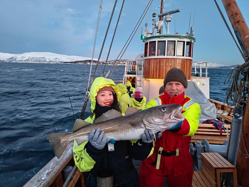 Tromsø: Fjord Fishing Cruise - From warm lounge to fishing lines: how the 4.5 hours runs