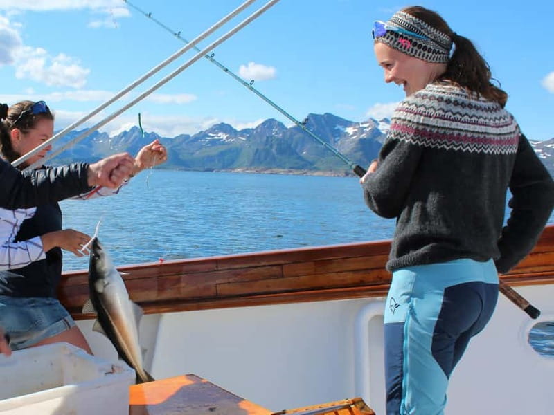 Tromsø: Small Group Sea-to-Table Fishing Experience - Getting on board: what the 10:00 AM start feels like