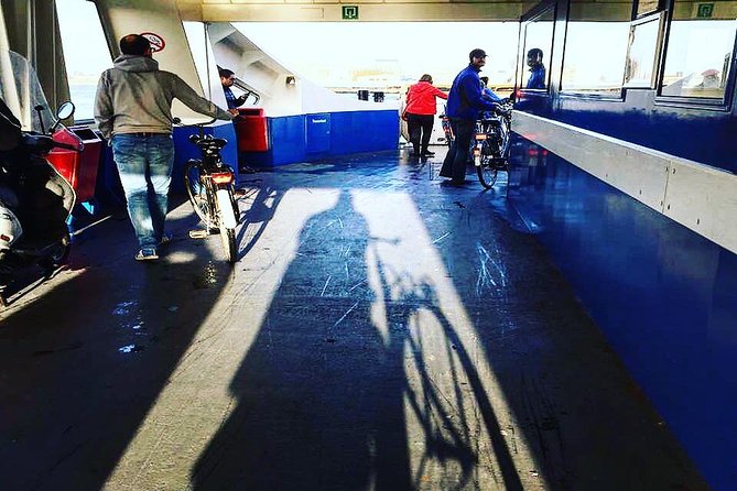 Urban Adventures Amsterdam Bike Tour, Graffiti and Magnet Fishing - Prinseneilandsgracht and the drawbridge moment (Stop 2)