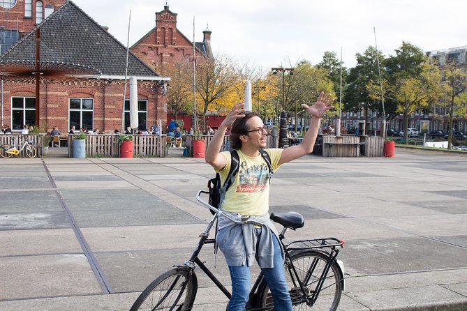 Urban Adventures Amsterdam Bike Tour, Graffiti and Magnet Fishing - Prinseneiland: tiny drawbridges and classic canalhouses (Stop 3)