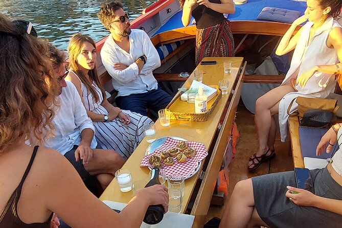 Venice: Relaxing Sunset Ride aboard old fishing boat - The wedding-and-film photo stop: Venice glamour, from the water