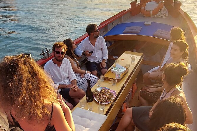 Venice: Relaxing Sunset Ride aboard old fishing boat - Food, wine, and the vibe on a traditional boat
